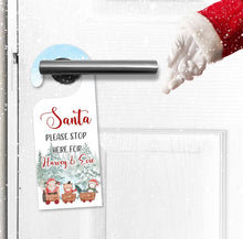 Load image into Gallery viewer, Hanger Drws Galwch Yma Siôn Corn | Stop Here Santa Door Hanger
